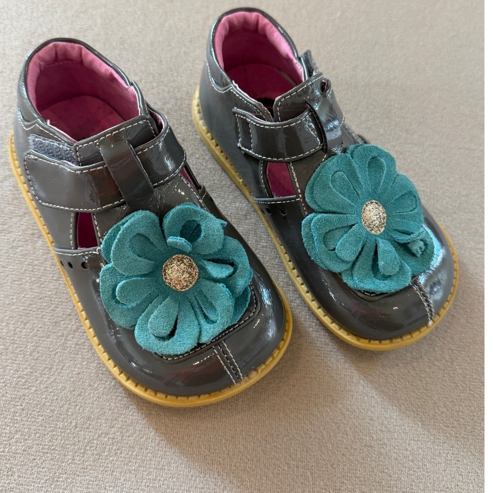 Livie & Luca Girls Gray Patent Leather Flower Mary Jane Shoes Toddler Size 9